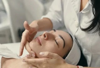 Curso Online Básico em Massagem Facial